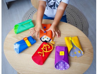 Joc educativ textil cu ocupatii Jachete Roter Kafer