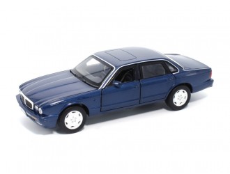Macheta auto Jaguar XJ6, 1:32, Blue mecanism pull-back, lumini si sunet