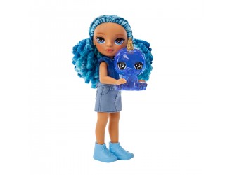 Papusa Sapphire Bradshaw Rainbow High seria Littles (albastru)